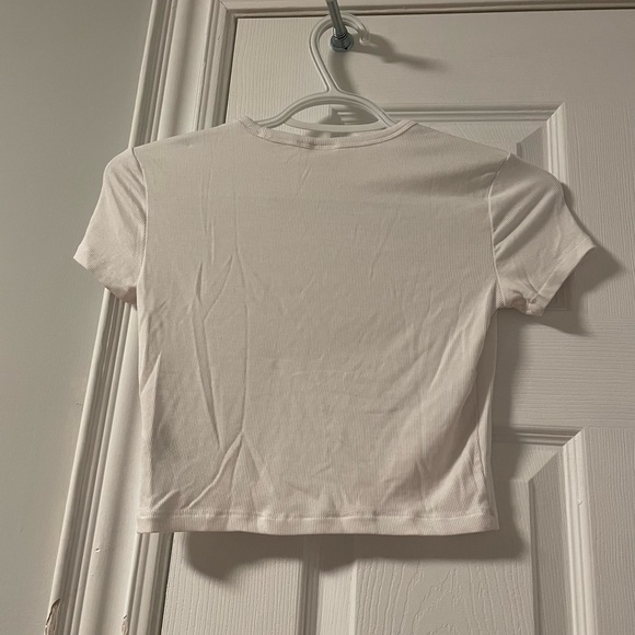 Cute white crop top - Picture 2 of 2
